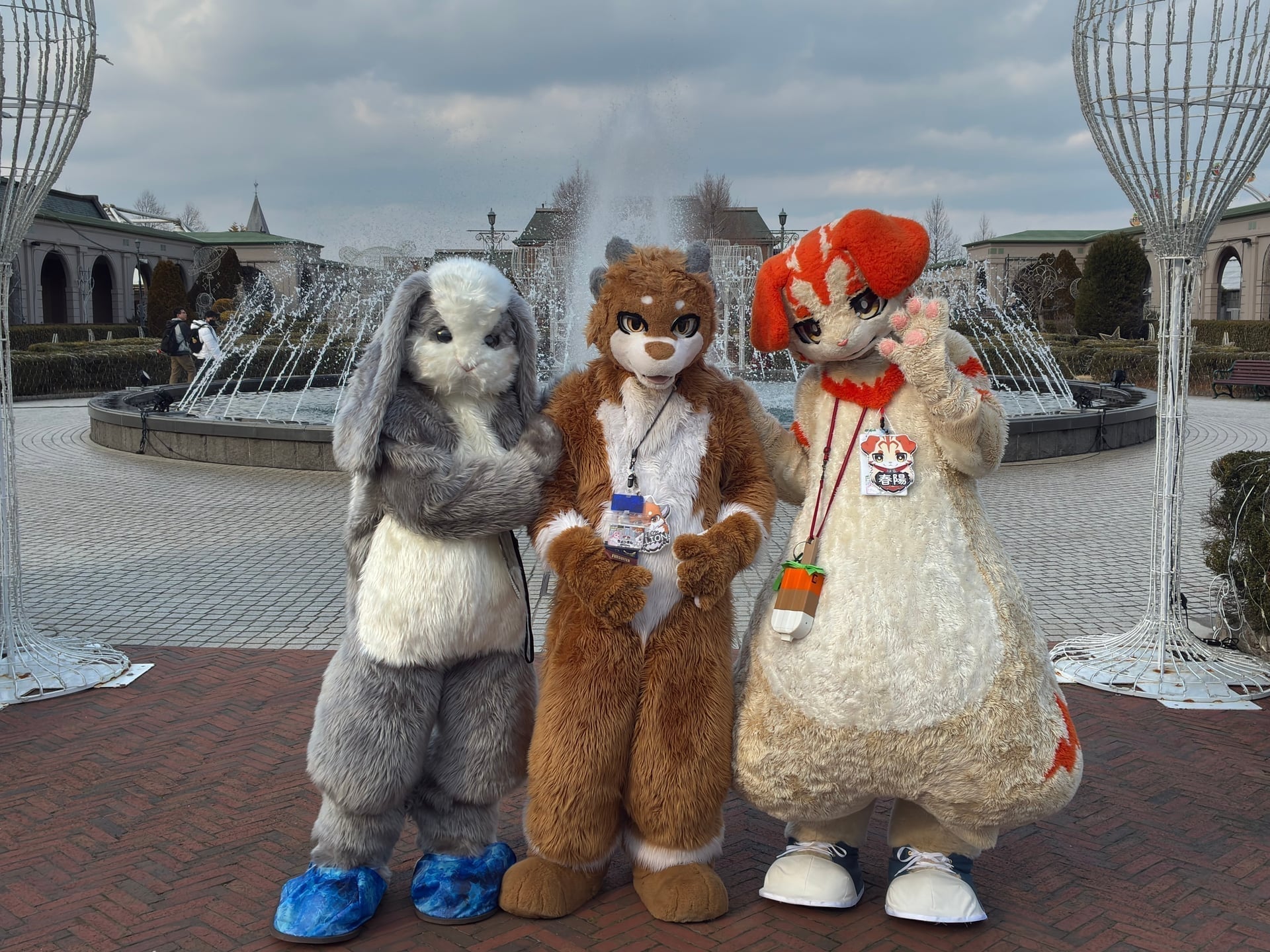 お友だちと噴水前で